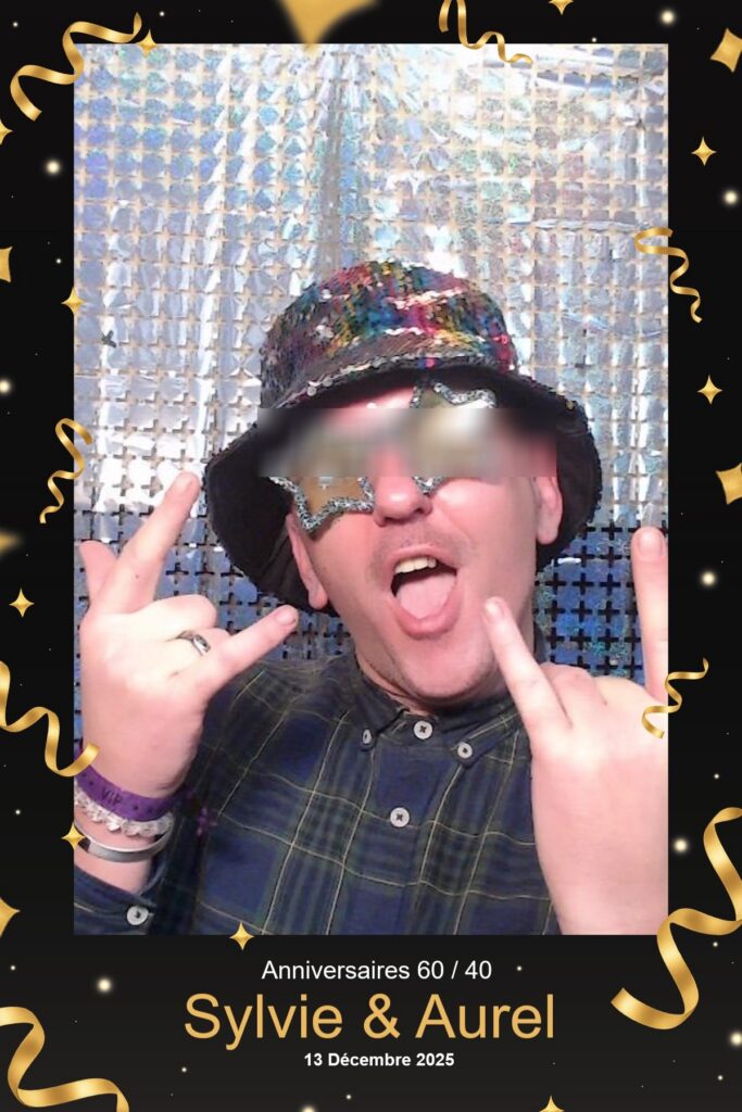 Borne photo interactive avec invités souriants lors d’une animation événementielle à Redon (35600).jpg